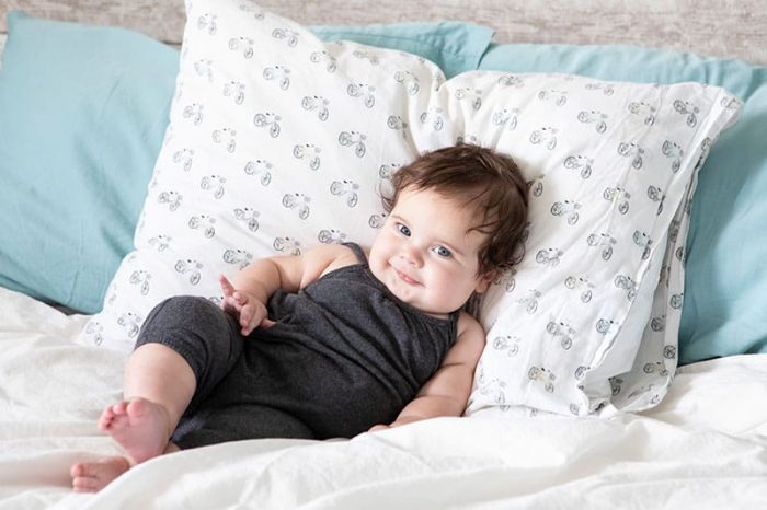 Pourquoi votre bébé se réveille-t-il tôt et comment pouvez-vous l’aider ?